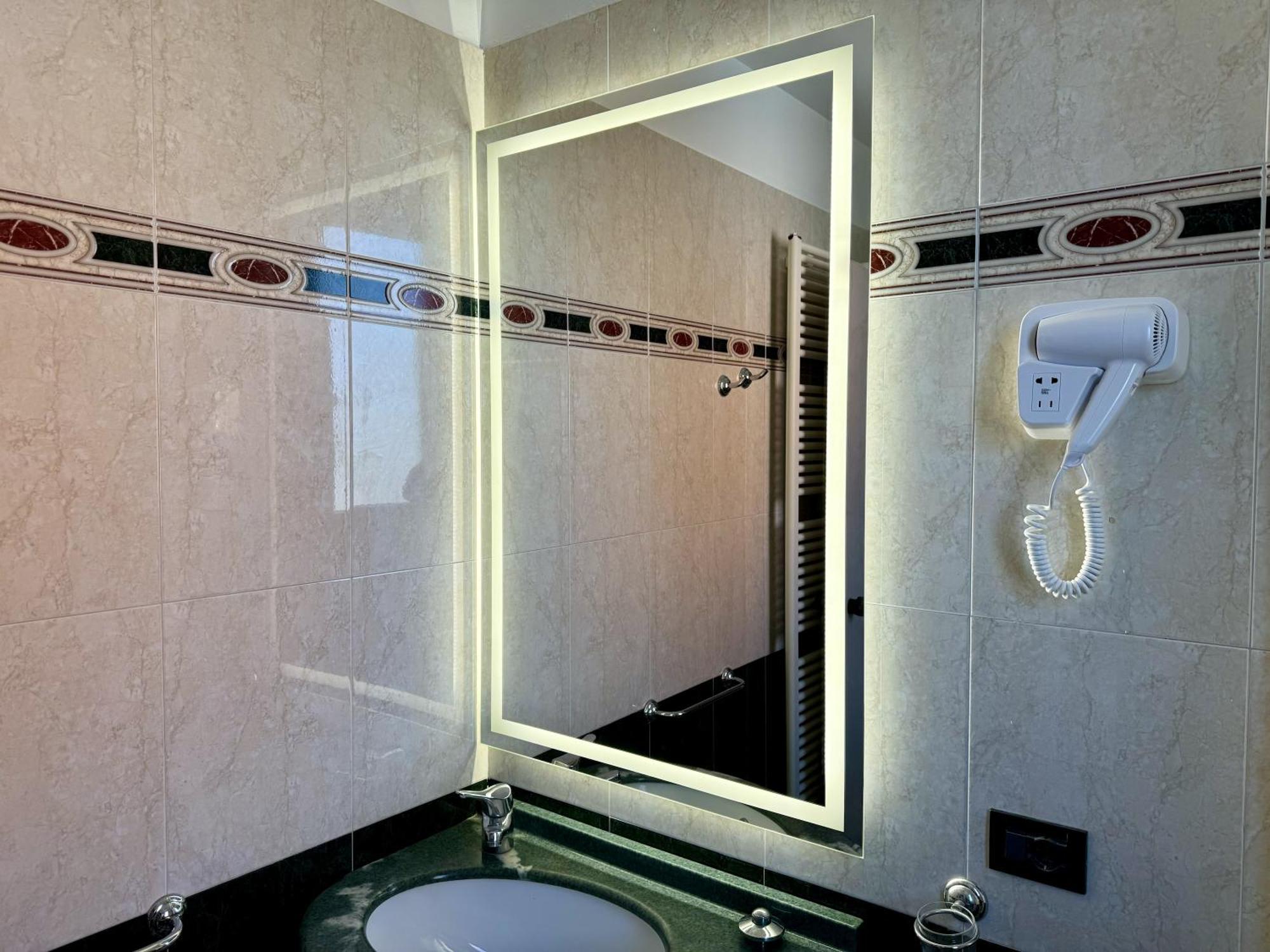 Appartamenti Leone - Vista Mare - Pet Friendly Rimini Eksteriør bilde